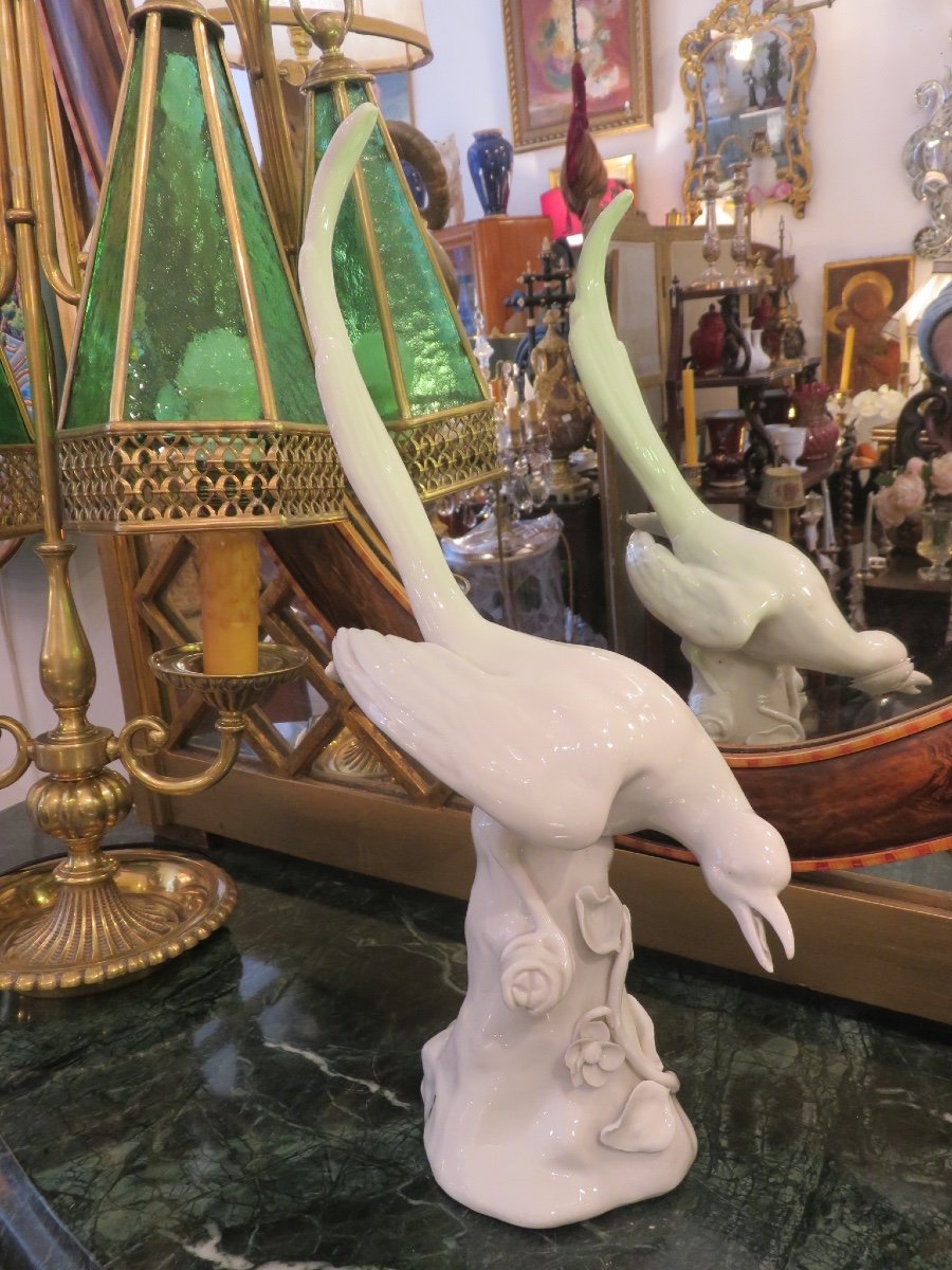 Oiseau en porcelaine blanche  ( HT 41 cm ) dans le goût des porcelaines allemandes XX ème-photo-4