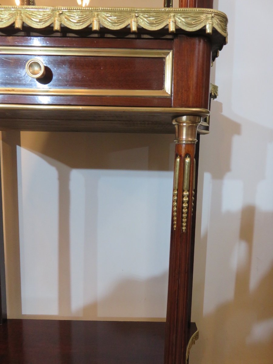 Petit meuble d'entre deux en acajou et placage d'acajou avec fond en miroir de style Louis XVI -photo-2