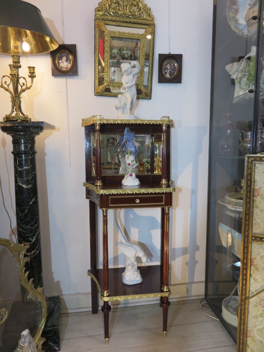 Petit meuble d'entre deux en acajou et placage d'acajou avec fond en miroir de style Louis XVI -photo-8