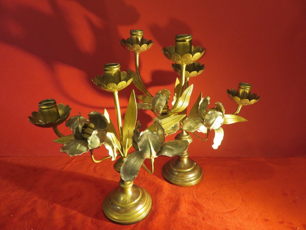 Paire de chandeliers d'époque Art Nouveau en laiton et laiton argenté décor de fleurs d'iris -photo-5