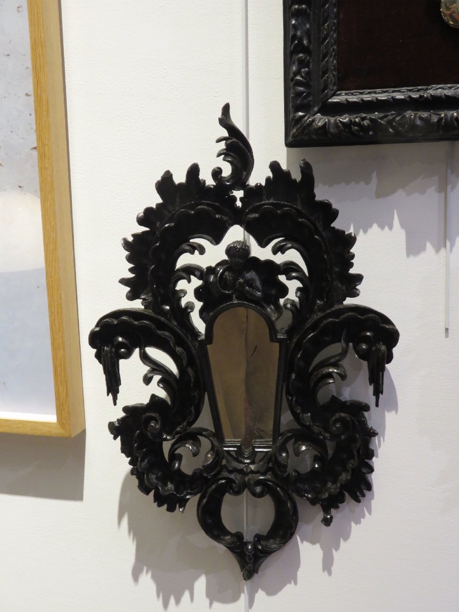 Paire de miroirs en bois sculpté , ( Hauteur 60 cm ) aux motifs inversés , époque Napoléon III-photo-2