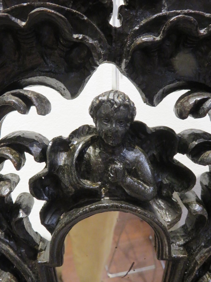 Paire de miroirs en bois sculpté , ( Hauteur 60 cm ) aux motifs inversés , époque Napoléon III-photo-1
