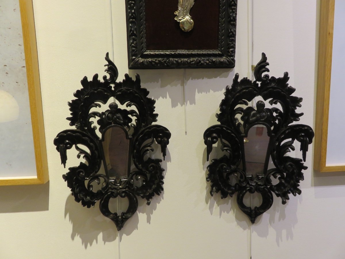 Paire de miroirs en bois sculpté , ( Hauteur 60 cm ) aux motifs inversés , époque Napoléon III