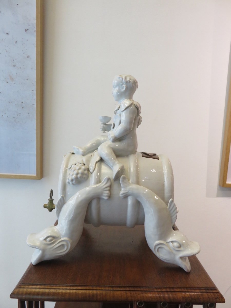 Fontaine à vin en céramique blanche vernissée : Bacchus chevauchant un tonneau fin XIX ème -photo-3