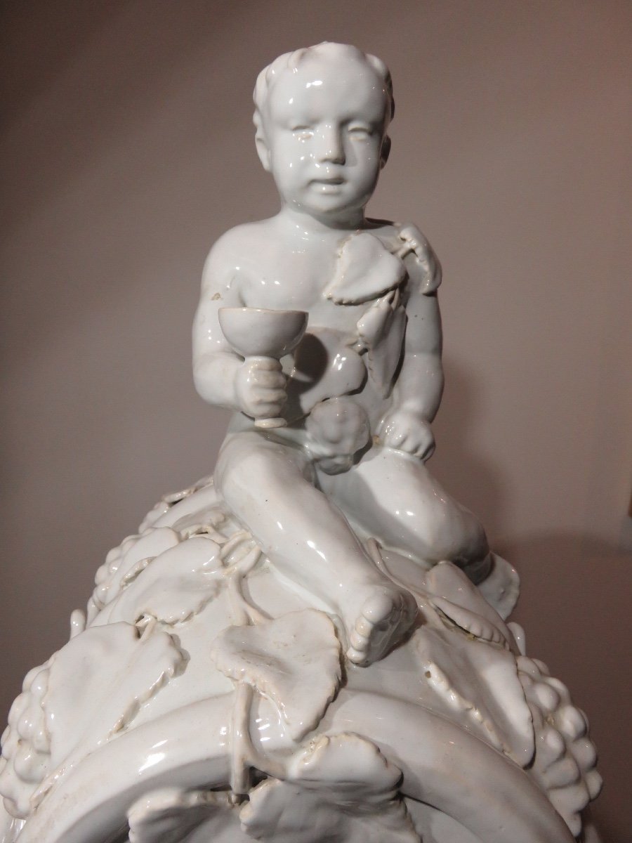 Fontaine à vin en céramique blanche vernissée : Bacchus chevauchant un tonneau fin XIX ème -photo-4