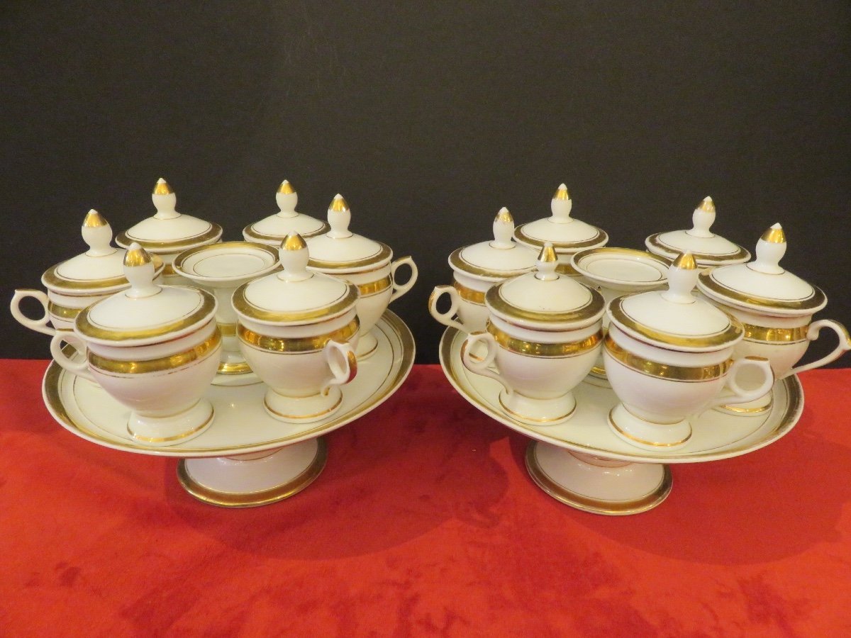 Deux service à crème en porcelaine de Paris ( deux supports ,et douze pots couverts ) XIX ème