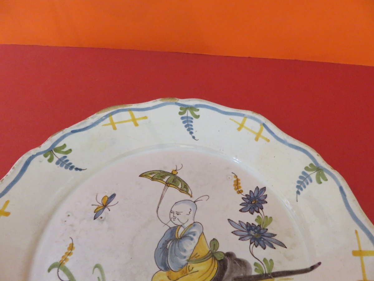 Assiette en faïence de Nevers  , décor au chinois à l'ombrelle  ,  époque XVIIIème-photo-4