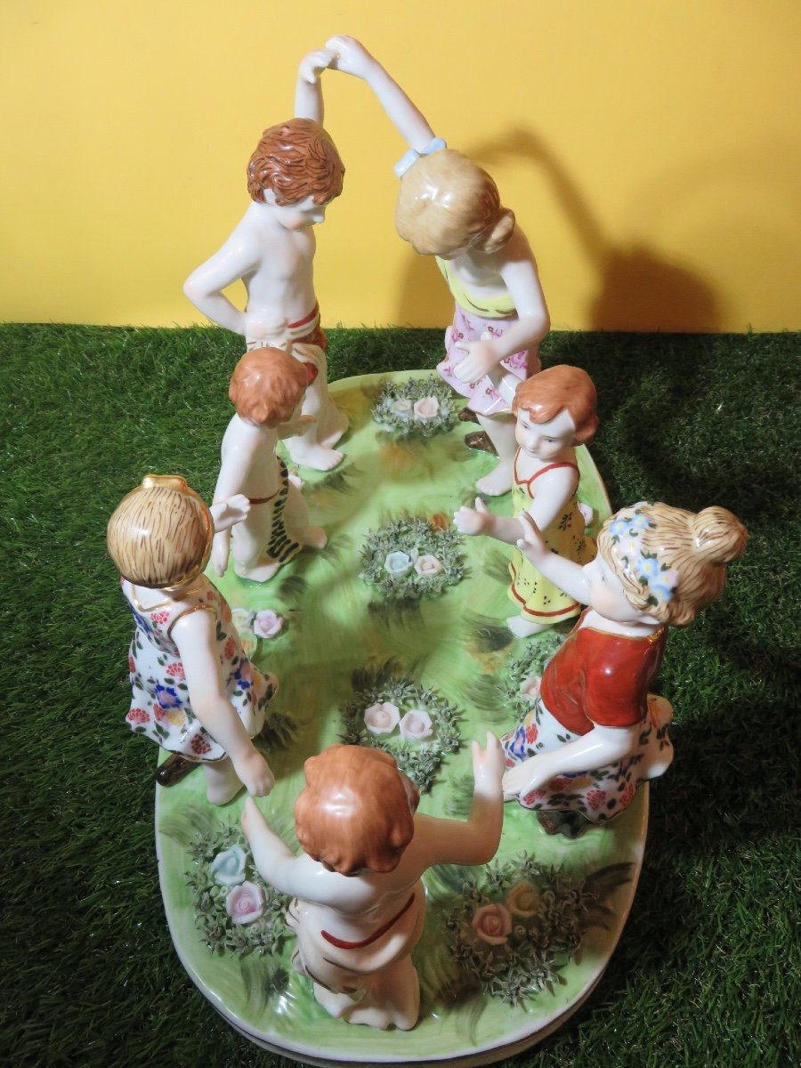 Groupe en porcelaine allemande  , ronde d'enfants ,ou surtout de table , Allemagne Neundorf -photo-3