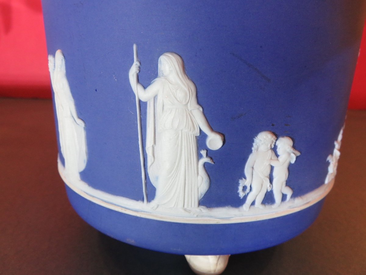 English Biscuit Porcelain Cache Pot By Wedgwood, Signed.-photo-3