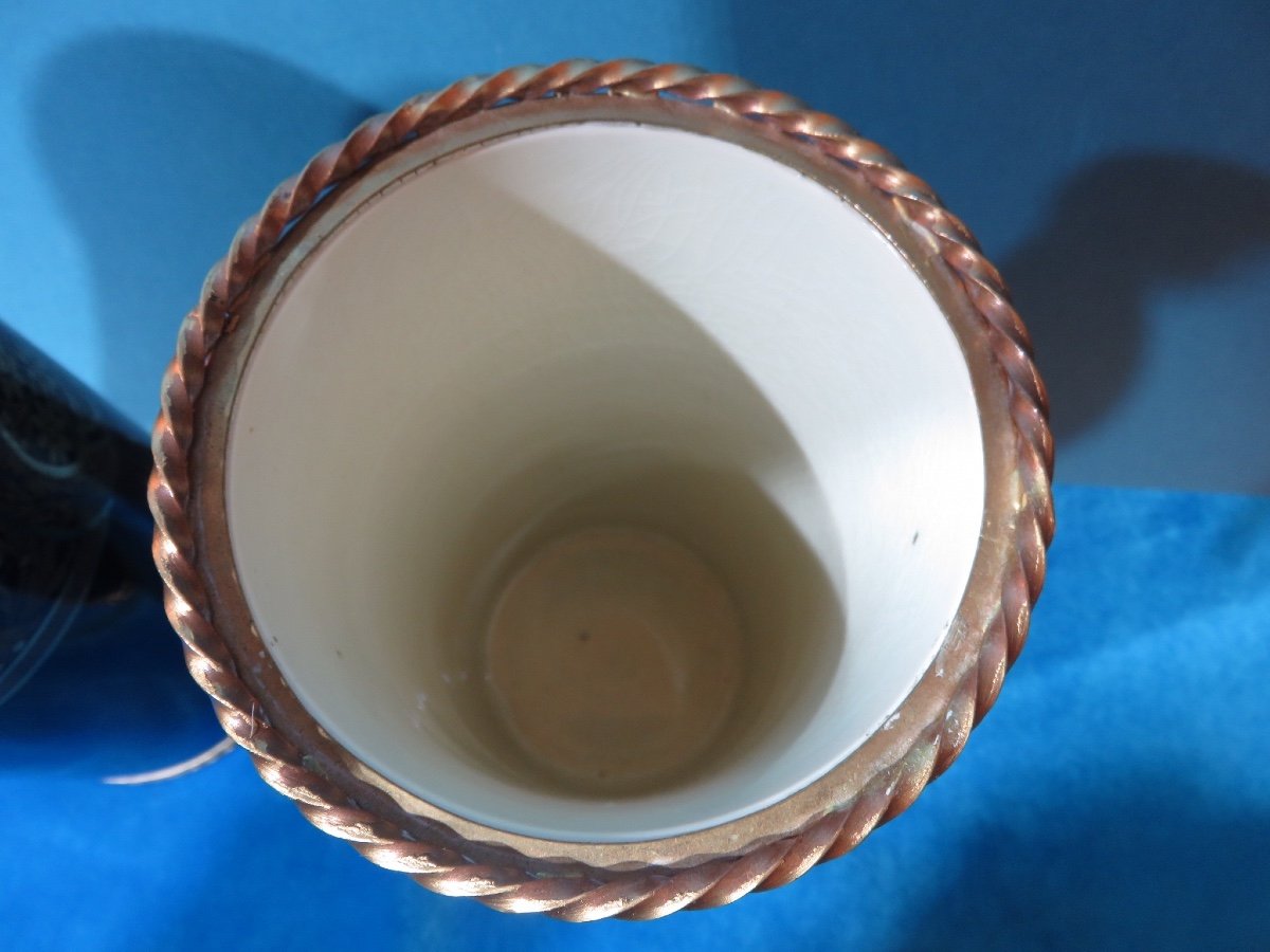 Paire de vases rouleaux en porcelaine bleu cobalt et doré ,monture en laiton doré vers 1900-photo-4