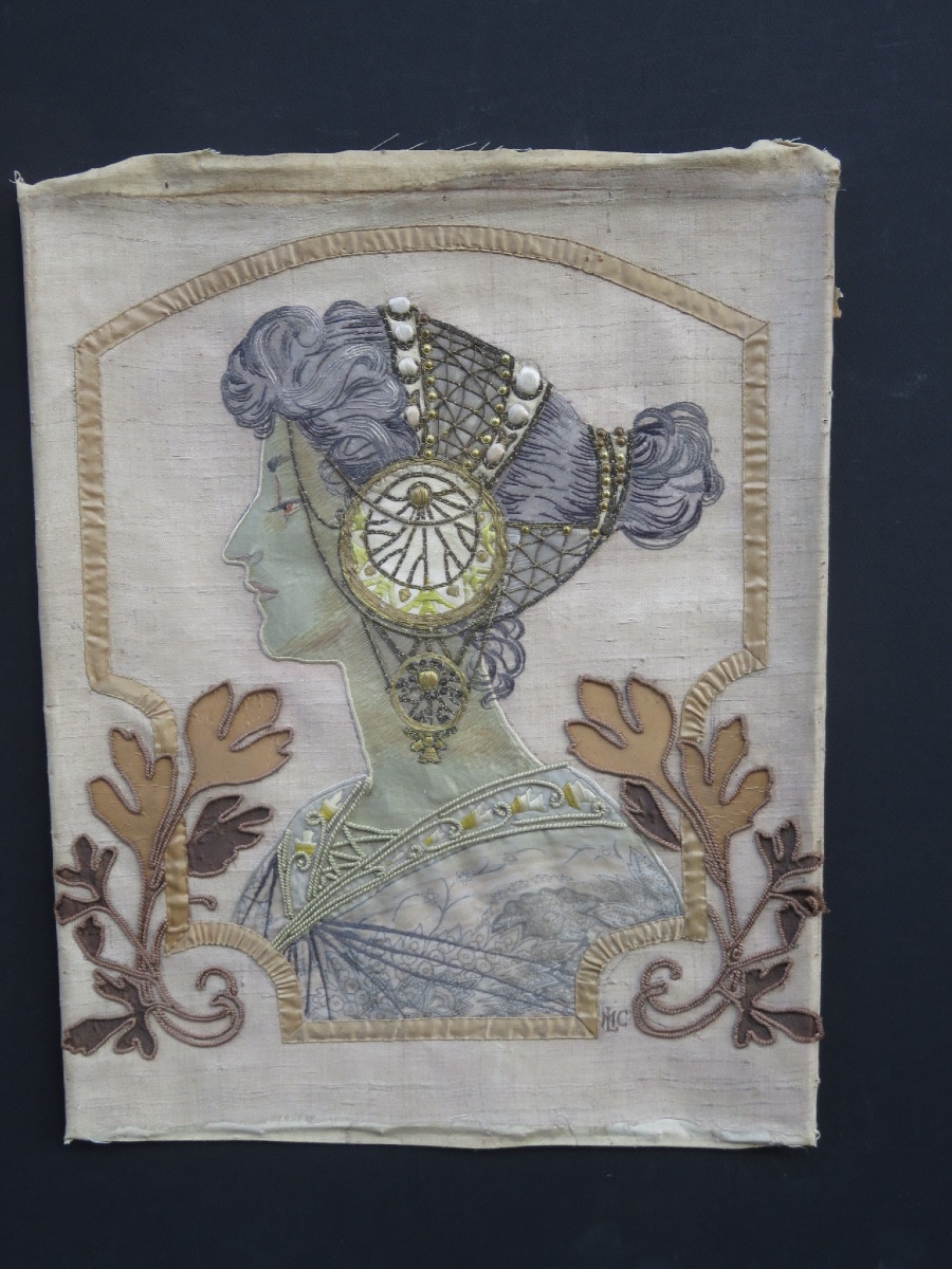 Broderie  et passementerie sur soie sauvage d'un profil féminin d'époque Art Nouveau-photo-2