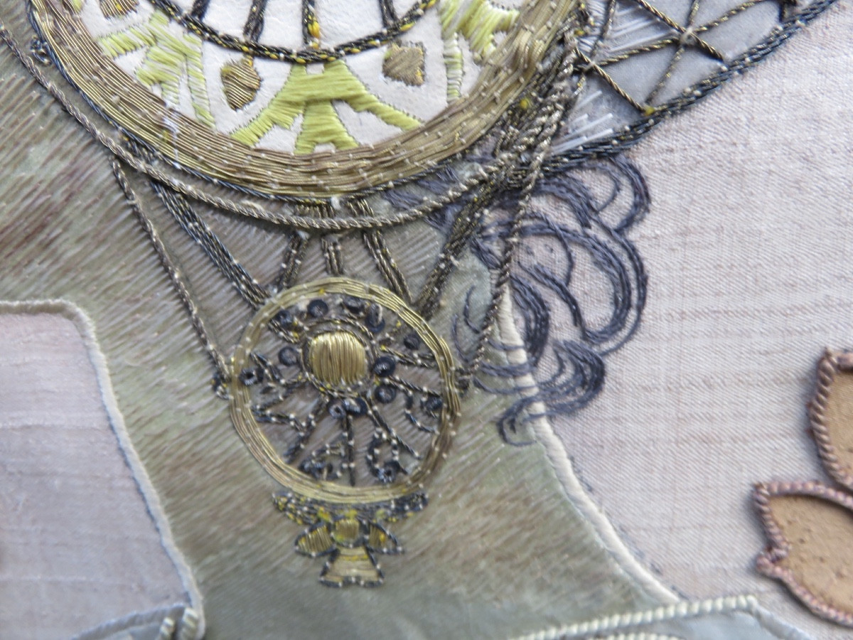 Broderie  et passementerie sur soie sauvage d'un profil féminin d'époque Art Nouveau-photo-2