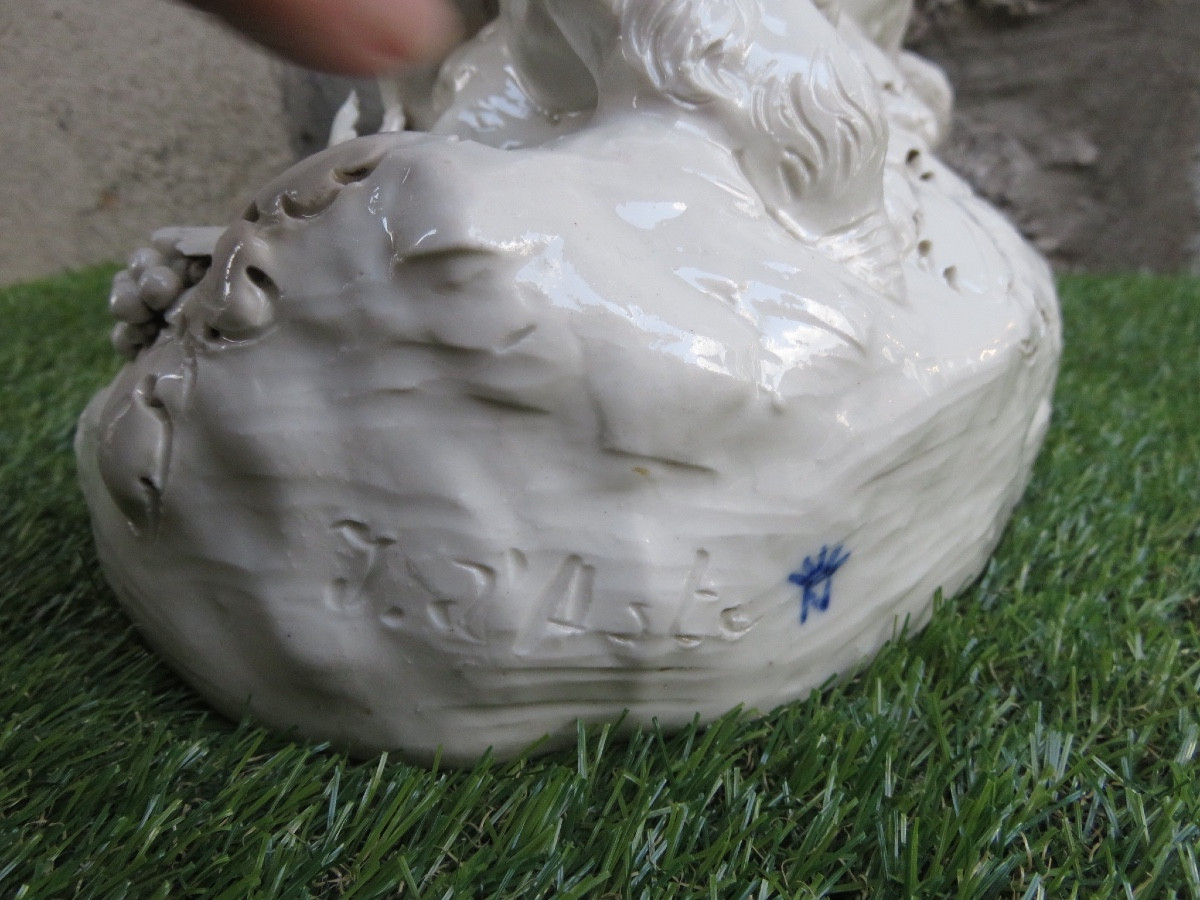 Groupe en porcelaine présentant un petit satyre et un bélier signé Joseph .d' Aste Capodimonte -photo-3