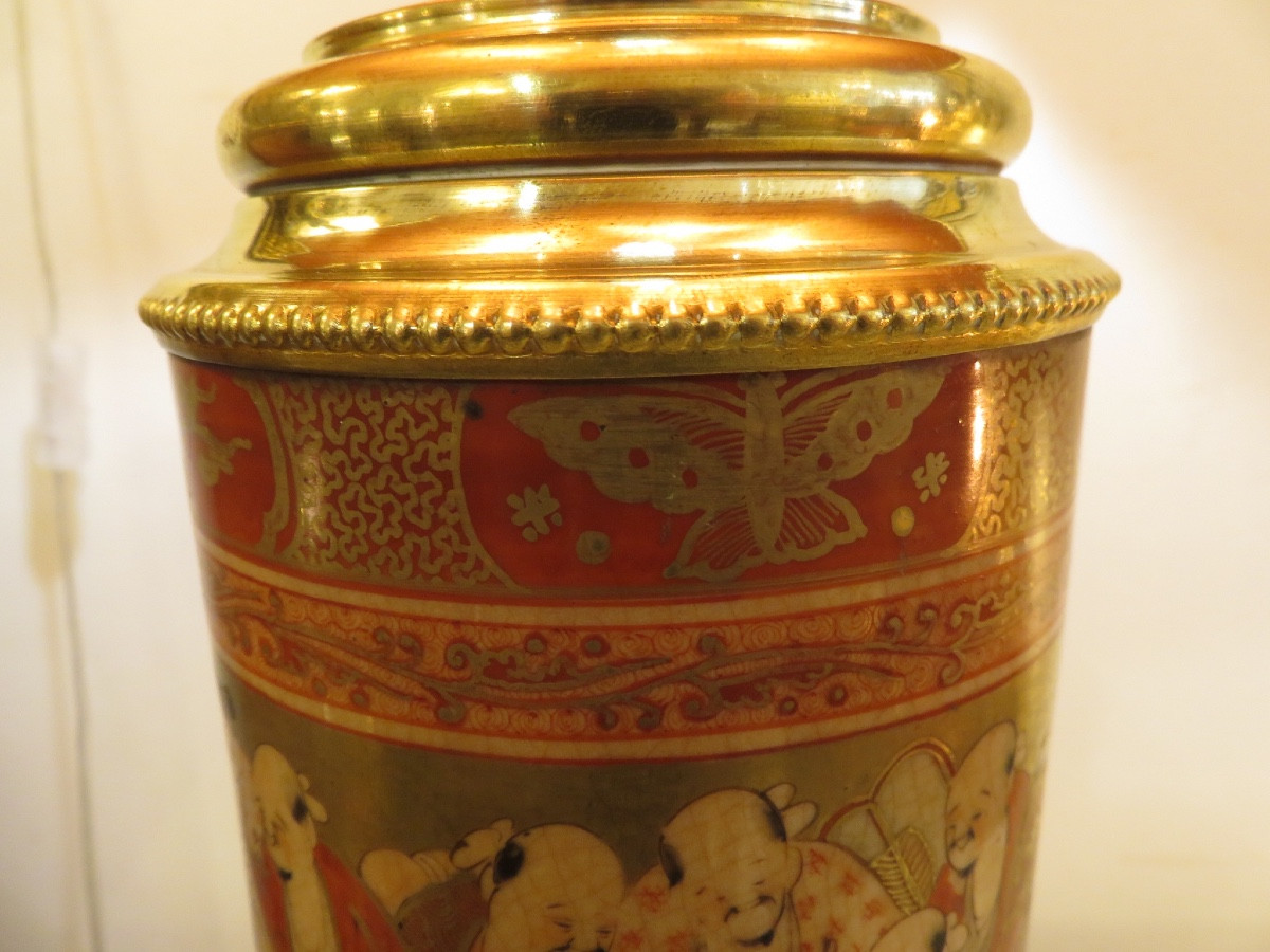 Vase rouleau montée en lampe , en porcelaine du Japon , socle en bronze doré, XIX ème-photo-1