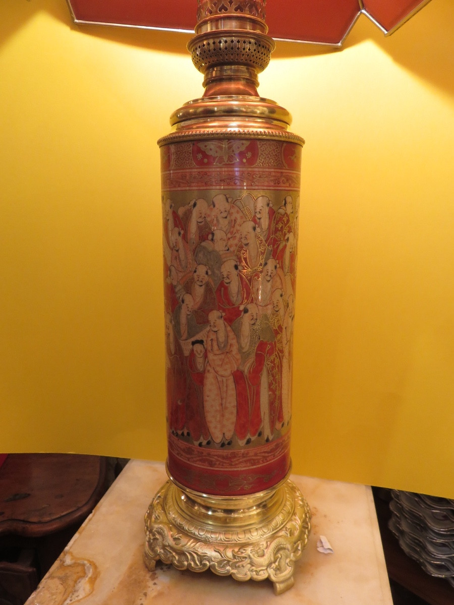 Vase rouleau montée en lampe , en porcelaine du Japon , socle en bronze doré, XIX ème