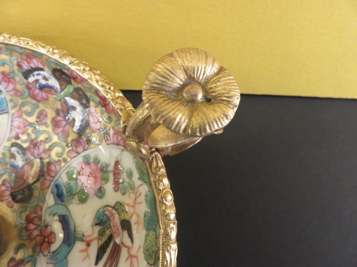 Bougeoir à main en porcelaine de Canton , monture en bronze doré -photo-1