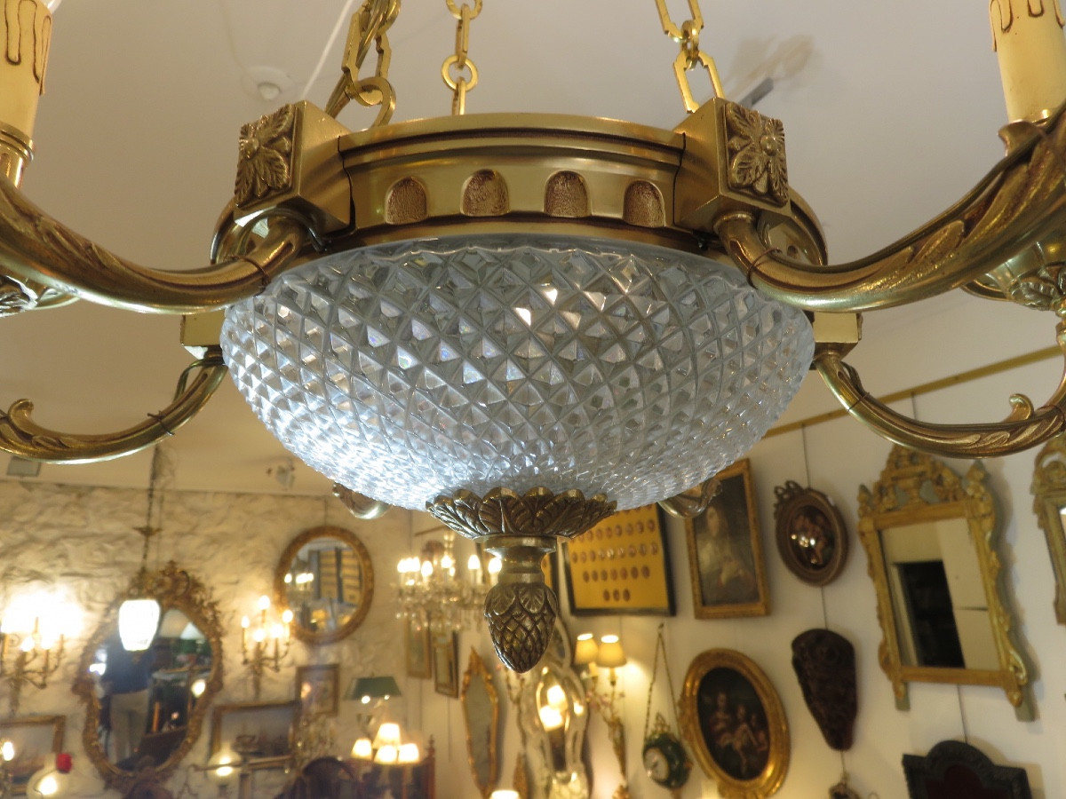 Lustre à huit feux de lumière ( 6 +2 ) en bronze doré et verre taillé XX ème-photo-2