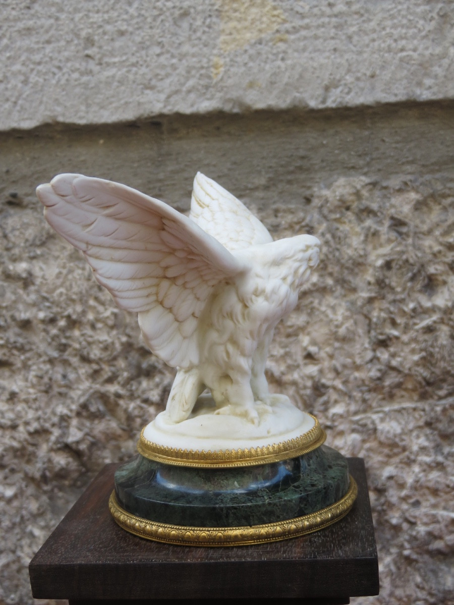 Paperweight: Porcelain Biscuit Eagle, Green Marble Base Circled With Chiseled Brass -photo-3