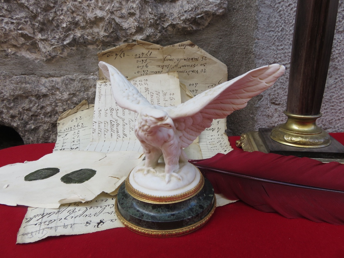 Paperweight: Porcelain Biscuit Eagle, Green Marble Base Circled With Chiseled Brass -photo-4