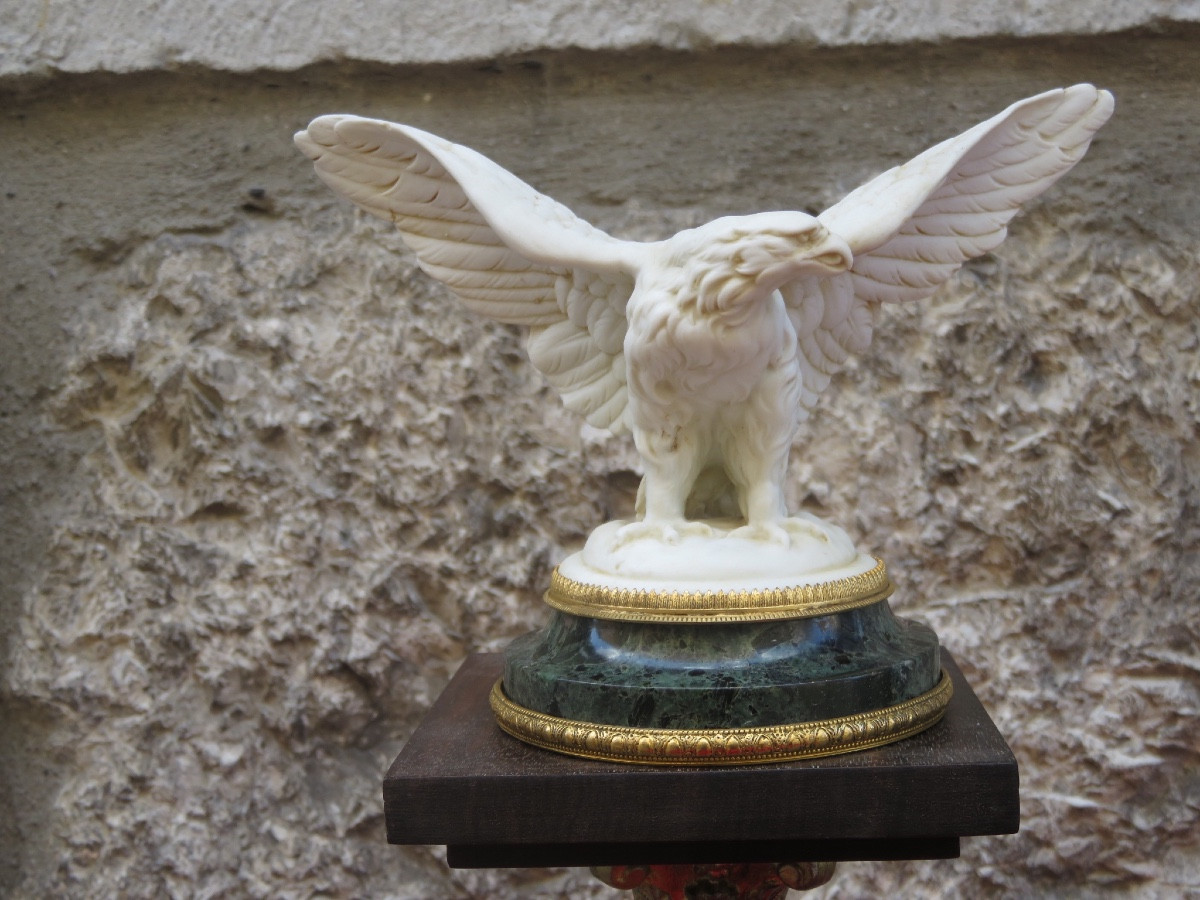 Paperweight: Porcelain Biscuit Eagle, Green Marble Base Circled With Chiseled Brass 