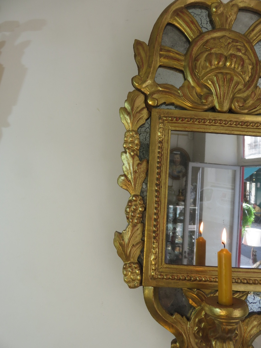 Miroir à parecloses en bois doré à la feuille d'or , avec un bougeoir   XX ème-photo-4