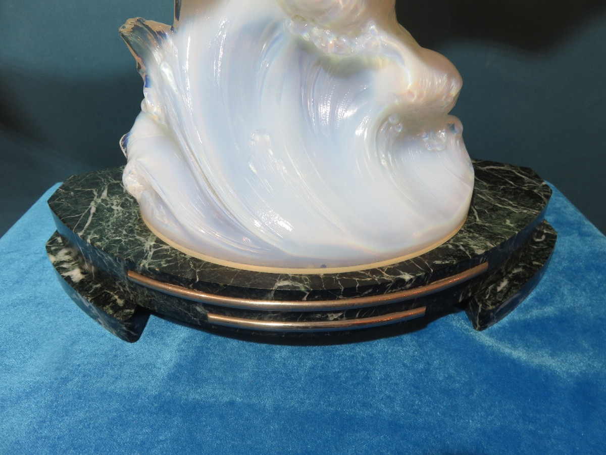 Lampe veilleuse ( H47 cm) mouette en régule ,sur une vague en verre opalescent d'après F Diller-photo-5
