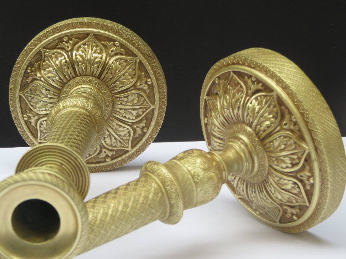Paire de bougeoirs en bronze doré d'époque Restauration  XIX ème 