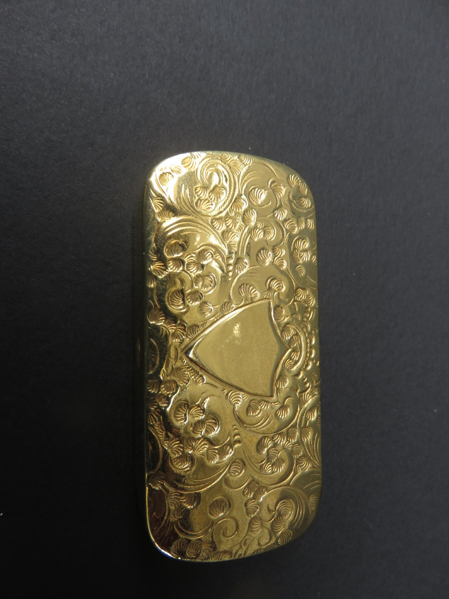 Nécessaire d'objets de toilette, en laiton repoussé , avec blason,  dans le coffret d'origine -photo-2