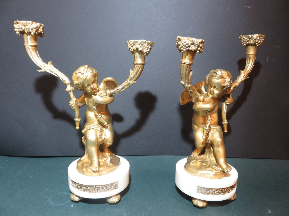 Paire de candélabres aux putti  à deux feux , en bronze doré et marbre blanc XIX ème-photo-2