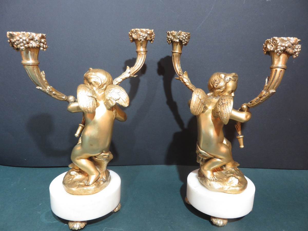 Paire de candélabres aux putti  à deux feux , en bronze doré et marbre blanc XIX ème-photo-3