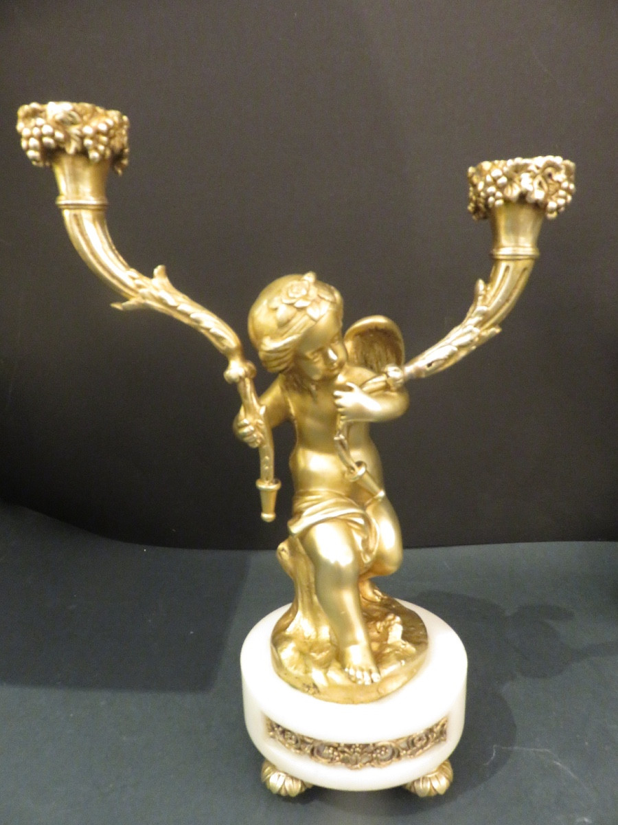 Paire de candélabres aux putti  à deux feux , en bronze doré et marbre blanc XIX ème-photo-2