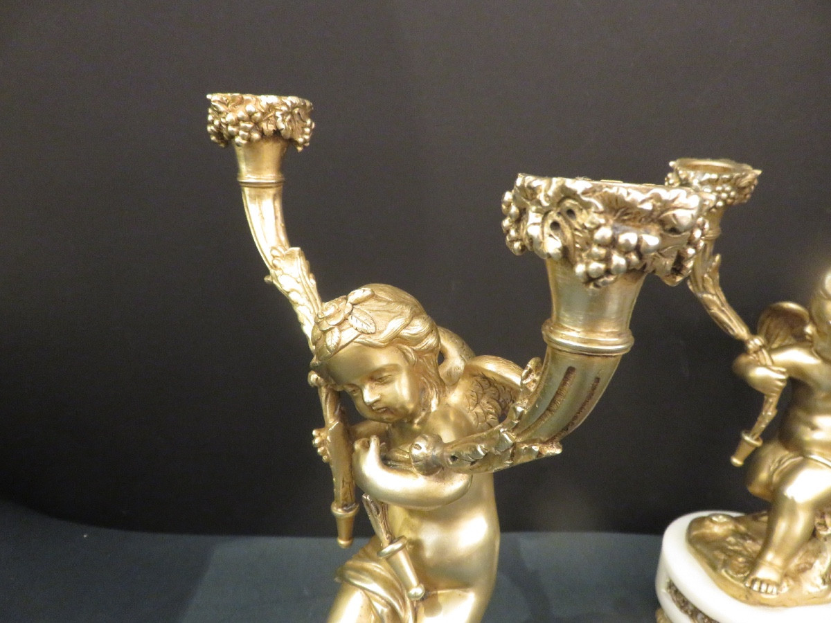 Paire de candélabres aux putti  à deux feux , en bronze doré et marbre blanc XIX ème-photo-4