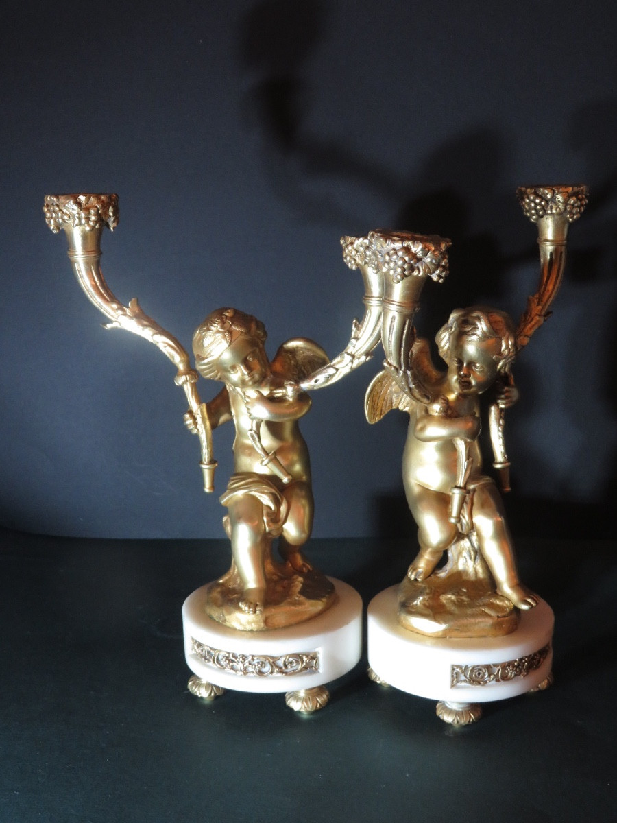 Paire de candélabres aux putti  à deux feux , en bronze doré et marbre blanc XIX ème-photo-6