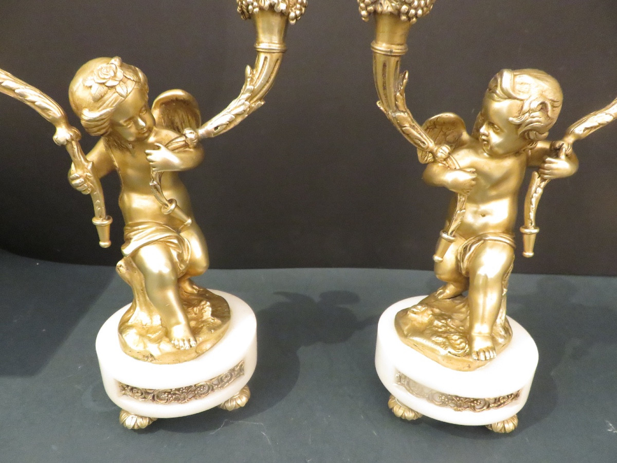 Paire de candélabres aux putti  à deux feux , en bronze doré et marbre blanc XIX ème-photo-7