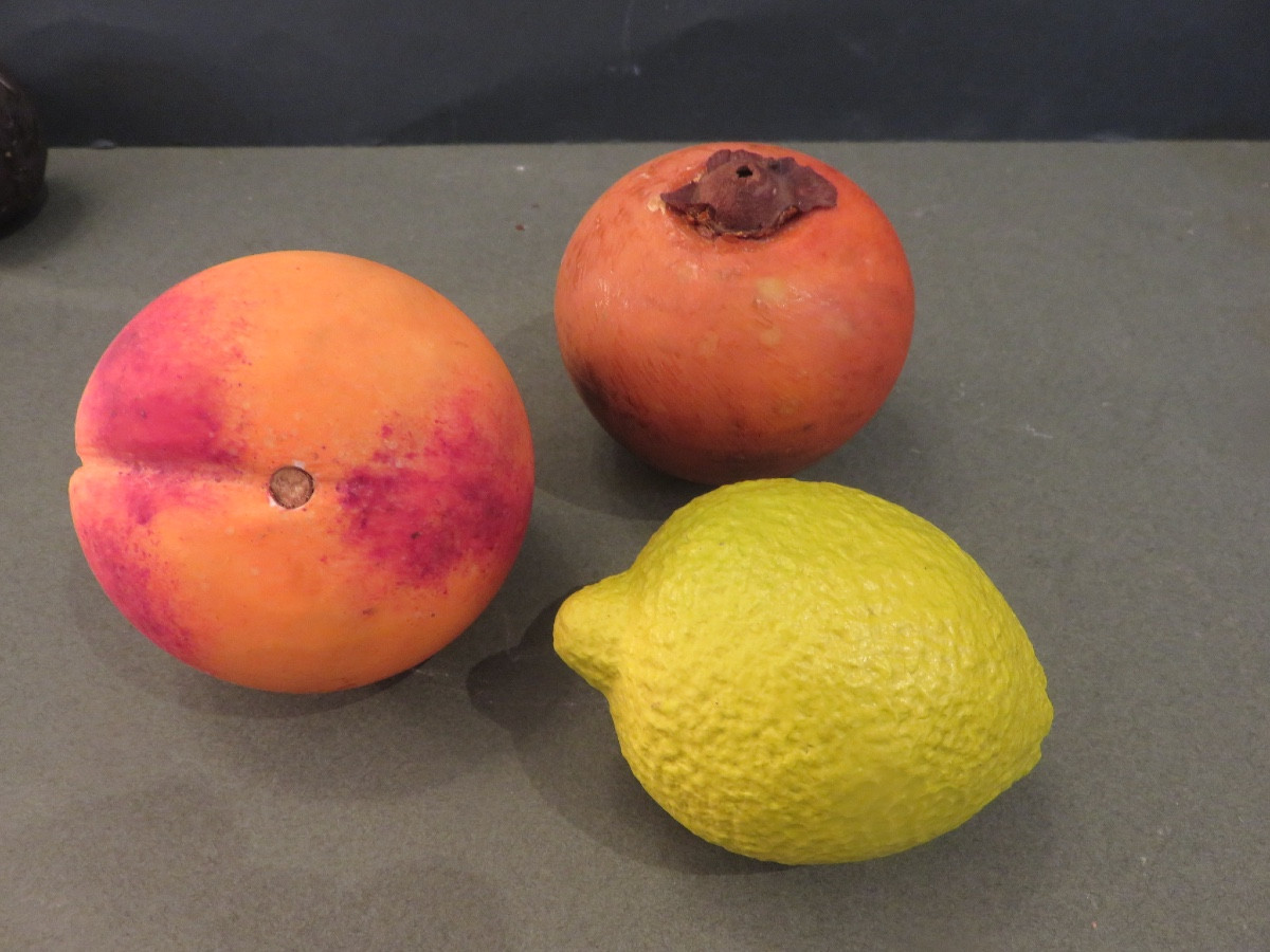 18 fruits en marbre polychrome , peint au naturel , époque XIX ème -photo-3