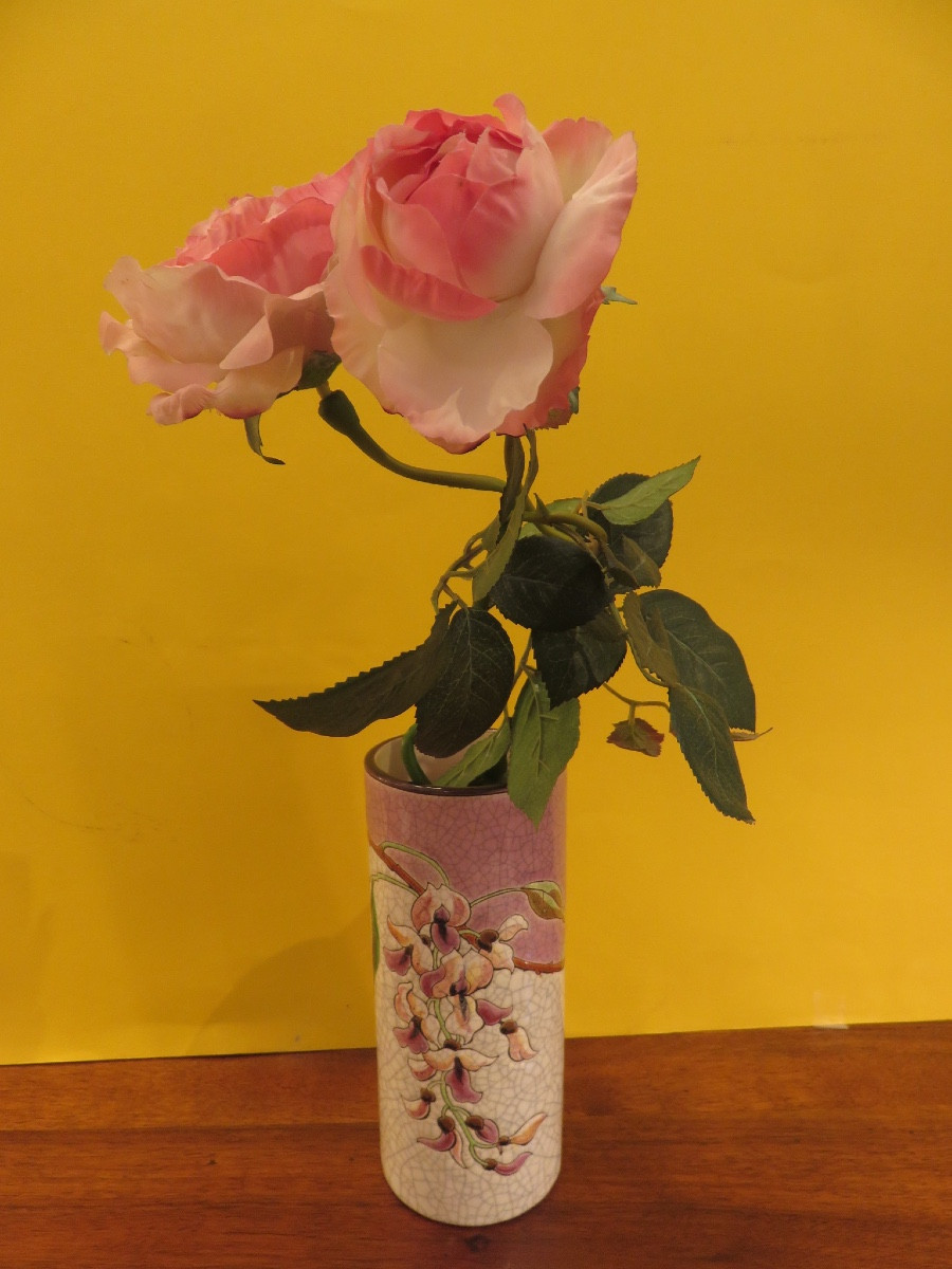 Vase rouleau en émaux polychrome de Longwy , décor de fleurs , hauteur 20 cm parfait état -photo-7