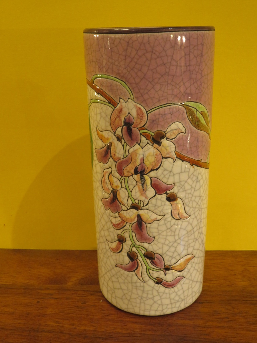 Vase rouleau en émaux polychrome de Longwy , décor de fleurs , hauteur 20 cm parfait état