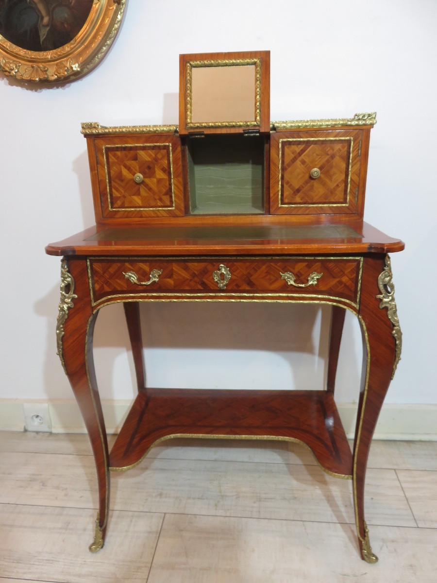 Bonheur du jour en marqueterie sur  quatre faces , de style Louis XV  , époque XXème 