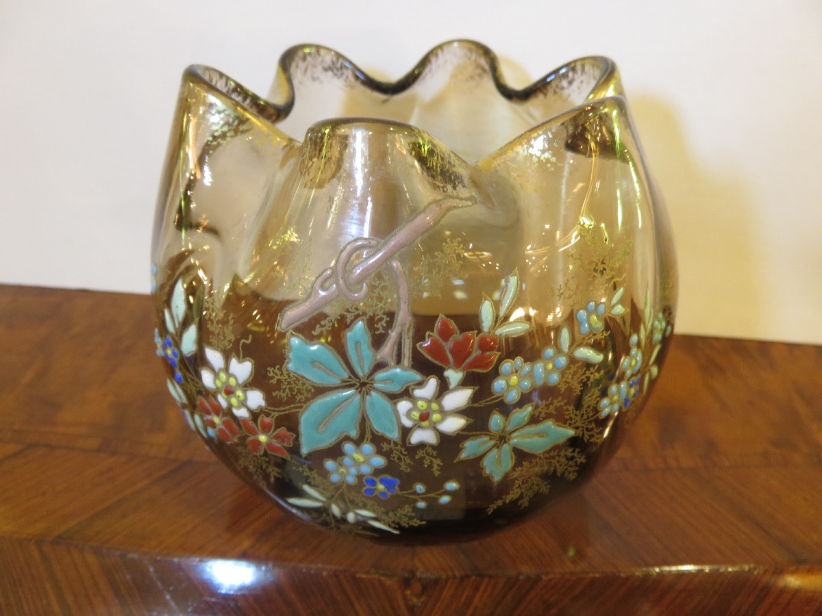 Vase boule de couleur jaune ,  à décor émaillé de fleurs ,dans le goût de Legras 