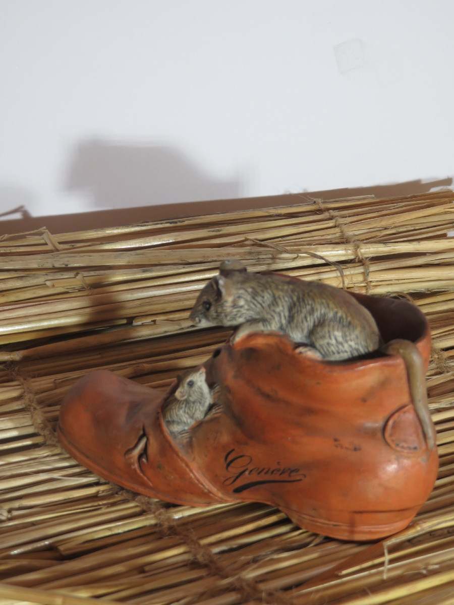 Two Terracotta Shoes, One With Cats And The Other With Mice, Early 20th Century-photo-3