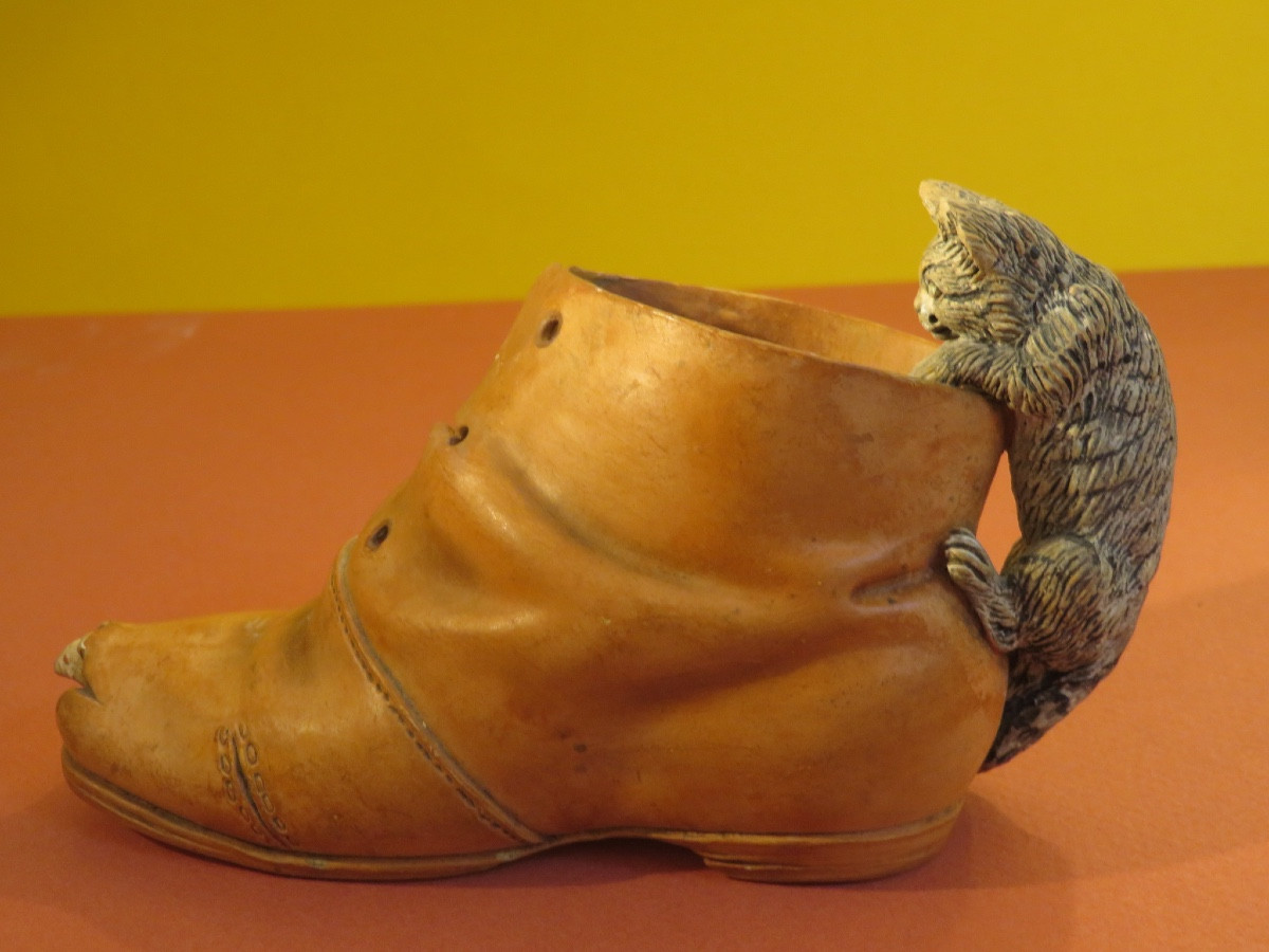 Two Terracotta Shoes, One With Cats And The Other With Mice, Early 20th Century-photo-2