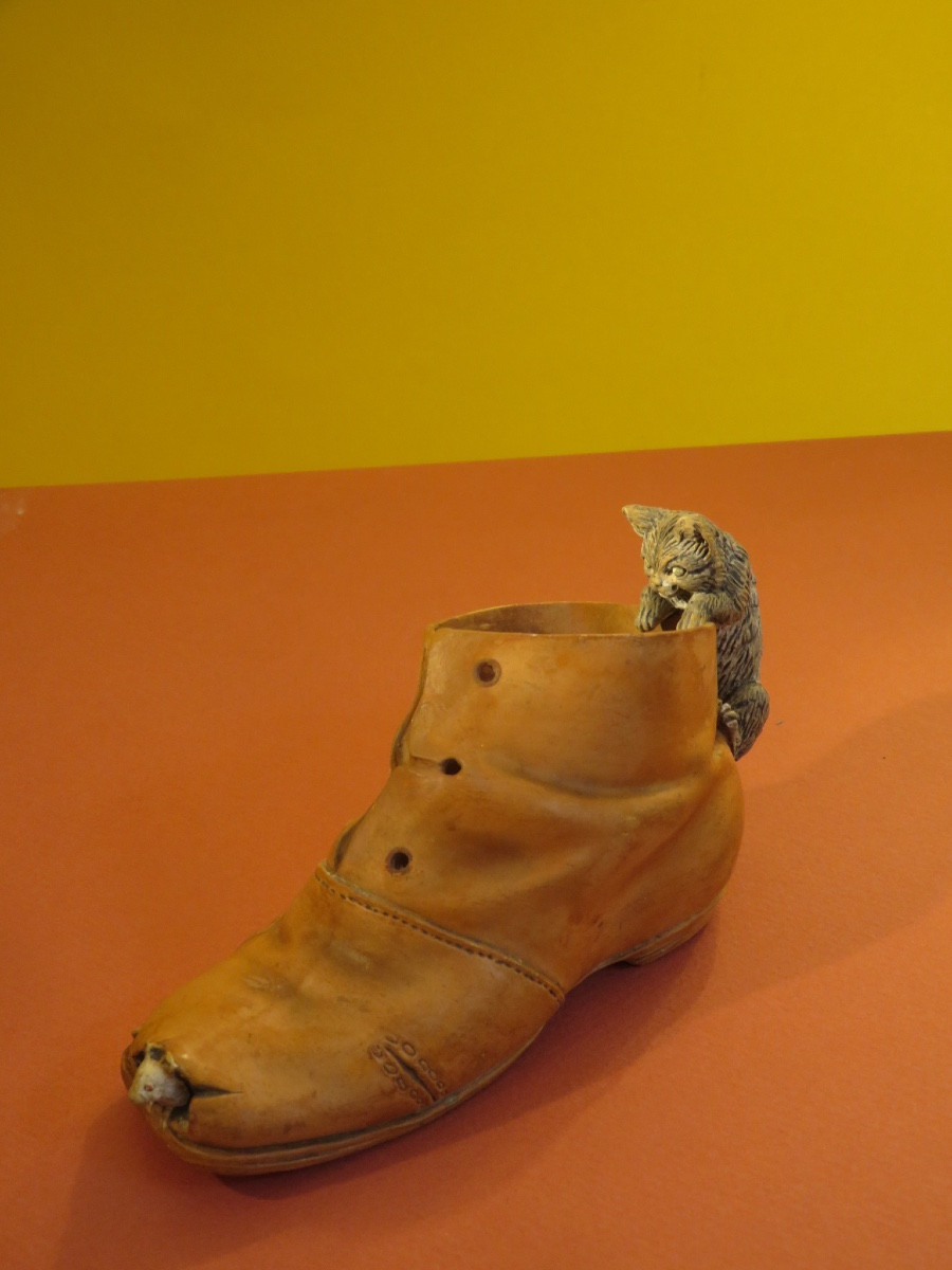 Two Terracotta Shoes, One With Cats And The Other With Mice, Early 20th Century-photo-3