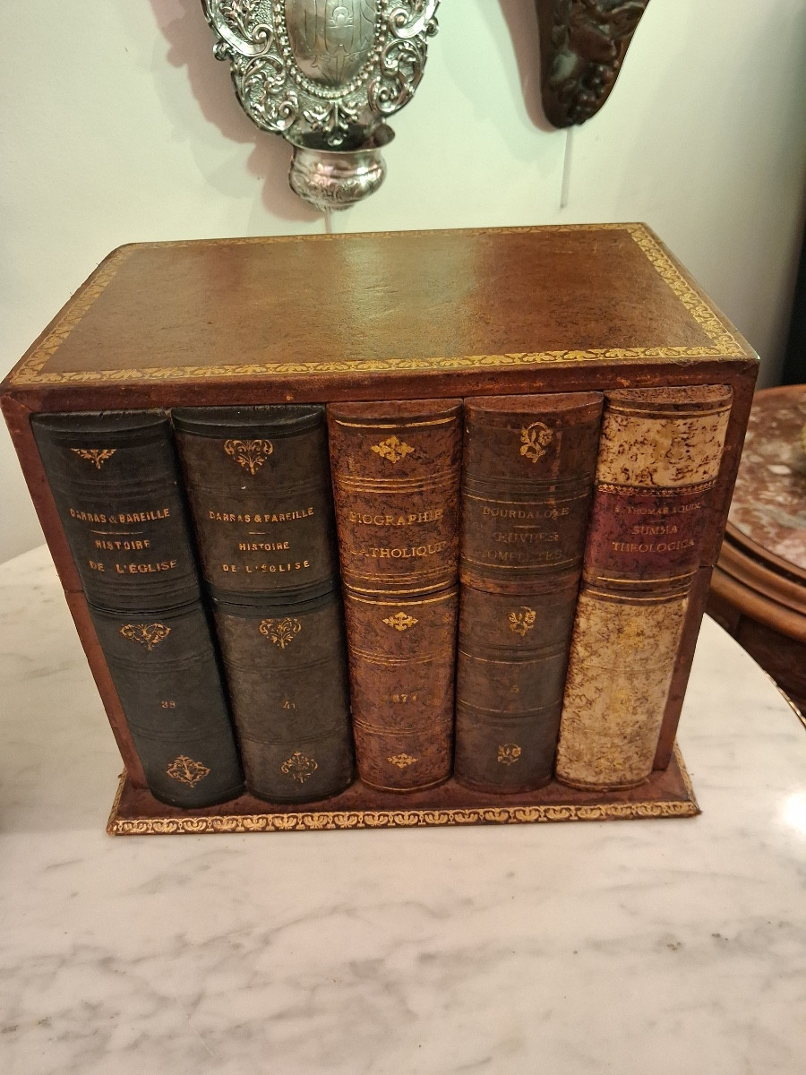 Important, Liquor Cabinet, Trompe l'Oeil Box Of Antique Books (height 21 Cm)