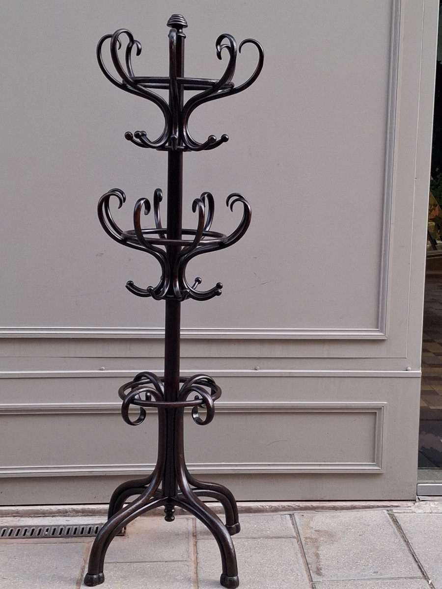 Porte manteau " Perroquet " à double plateaux ( seize patères )  signé au fer Thonet 