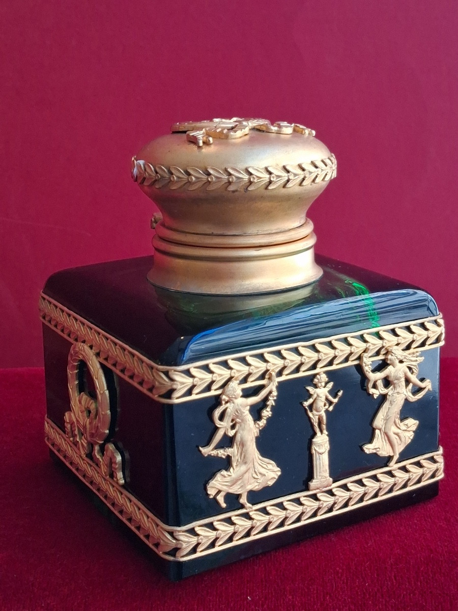 Encrier complet , en cristal vert , avec une monture en bronze doré  XIX ème 