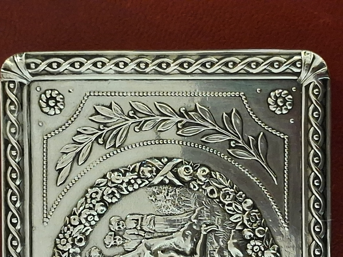 Boite à priser rectangulaire en argent massif , scène de demande en mariage  , XIX ème -photo-2