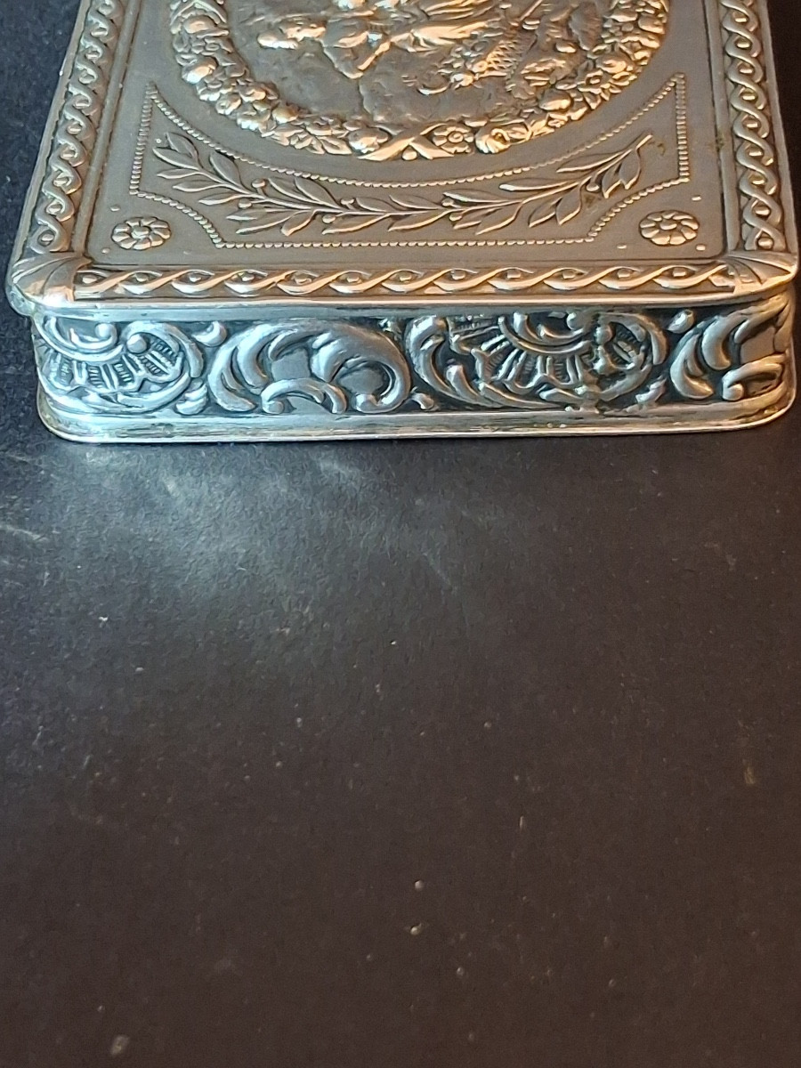 Boite à priser rectangulaire en argent massif , scène de demande en mariage  , XIX ème -photo-4