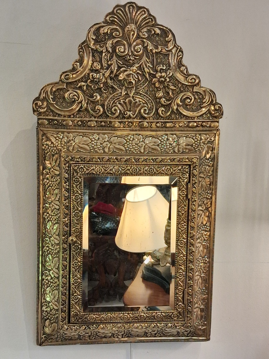 Miroir biseauté en laiton repoussé formant une boite porte clés -photo-4
