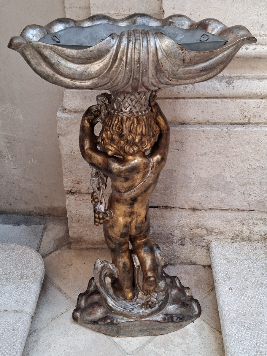 Grande jardinière d'un chérubin en bois sculpté polychrome avec son bac en zinc d'origine -photo-3