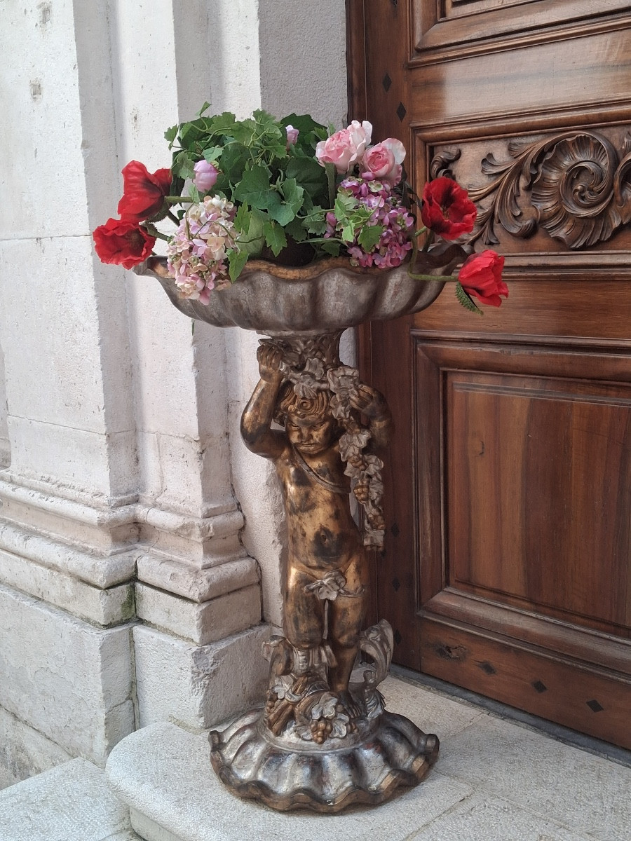 Grande jardinière d'un chérubin en bois sculpté polychrome avec son bac en zinc d'origine -photo-4